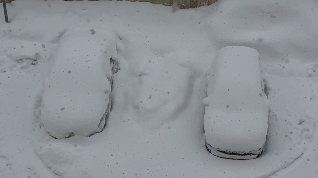 Foto - Kar 2 metreyi aştı! Yüksekova’da kış hayatı felç etti