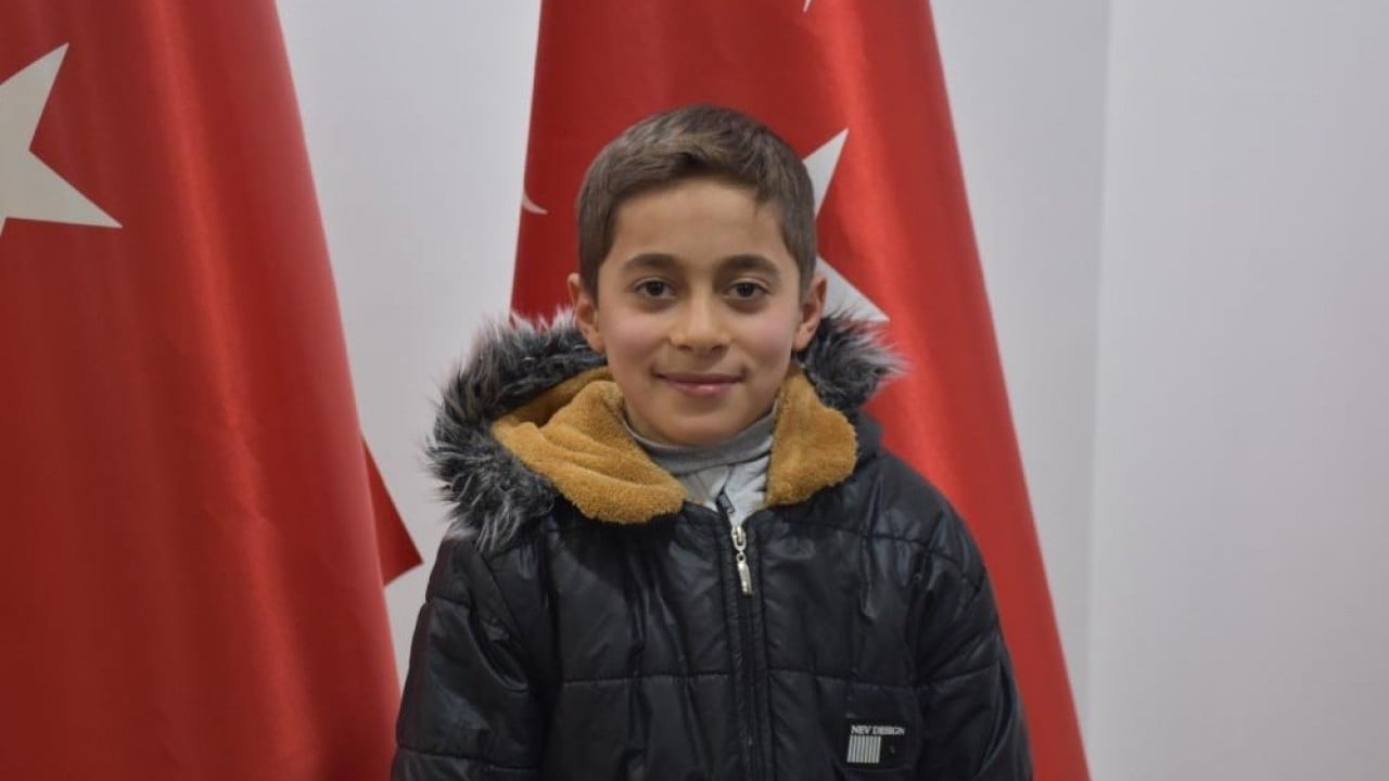 Foto - Kar altında İstiklal Marşı okudu Örnek davranışa Vali’den teşekkür