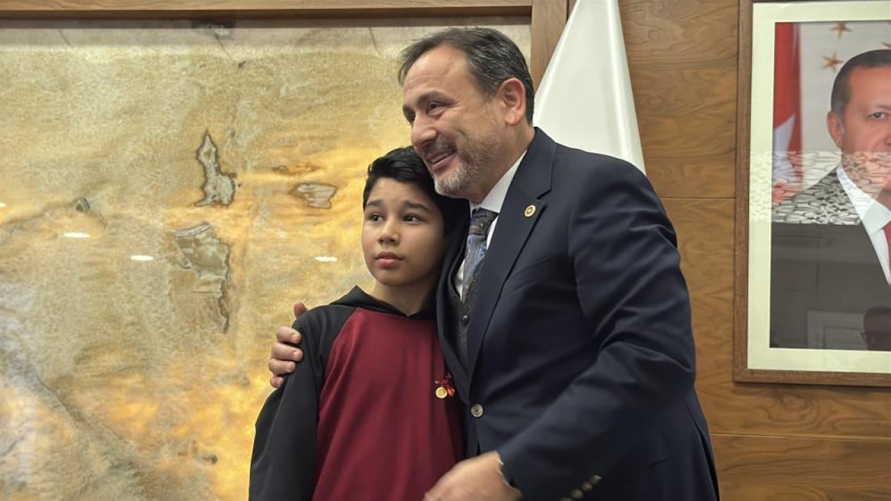 Foto - Kar altında İstiklal Marşı’nı okumuştu! Türkmen öğrencinin milli duyarlılığı ödülle taçlandı