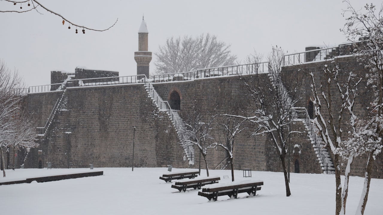 Foto - Kar Diyarbakır’a çok yakıştı! 10 bin yıllık miras beyaza büründü