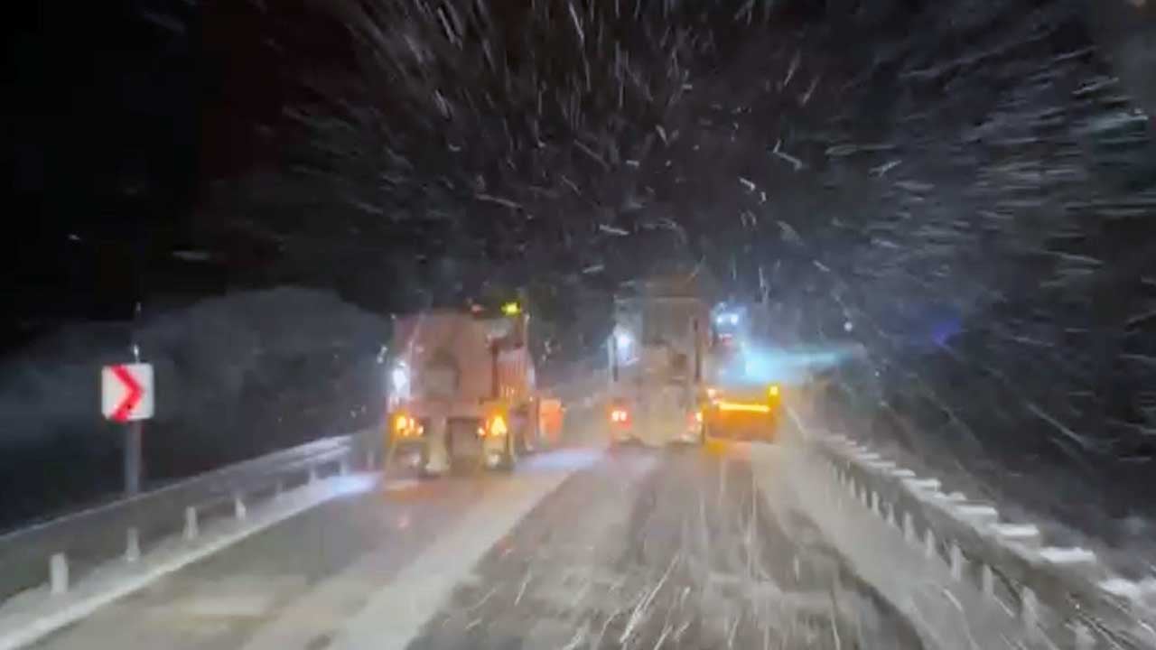 Foto - Kar etkisini gösterdi! Yetkililer sürücüleri uyardı