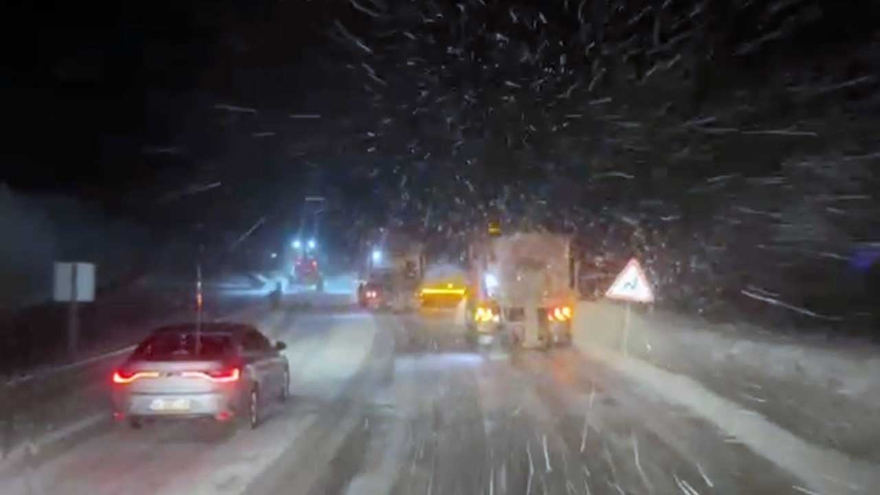 Kar etkisini gösterdi! Yetkililer sürücüleri uyardı