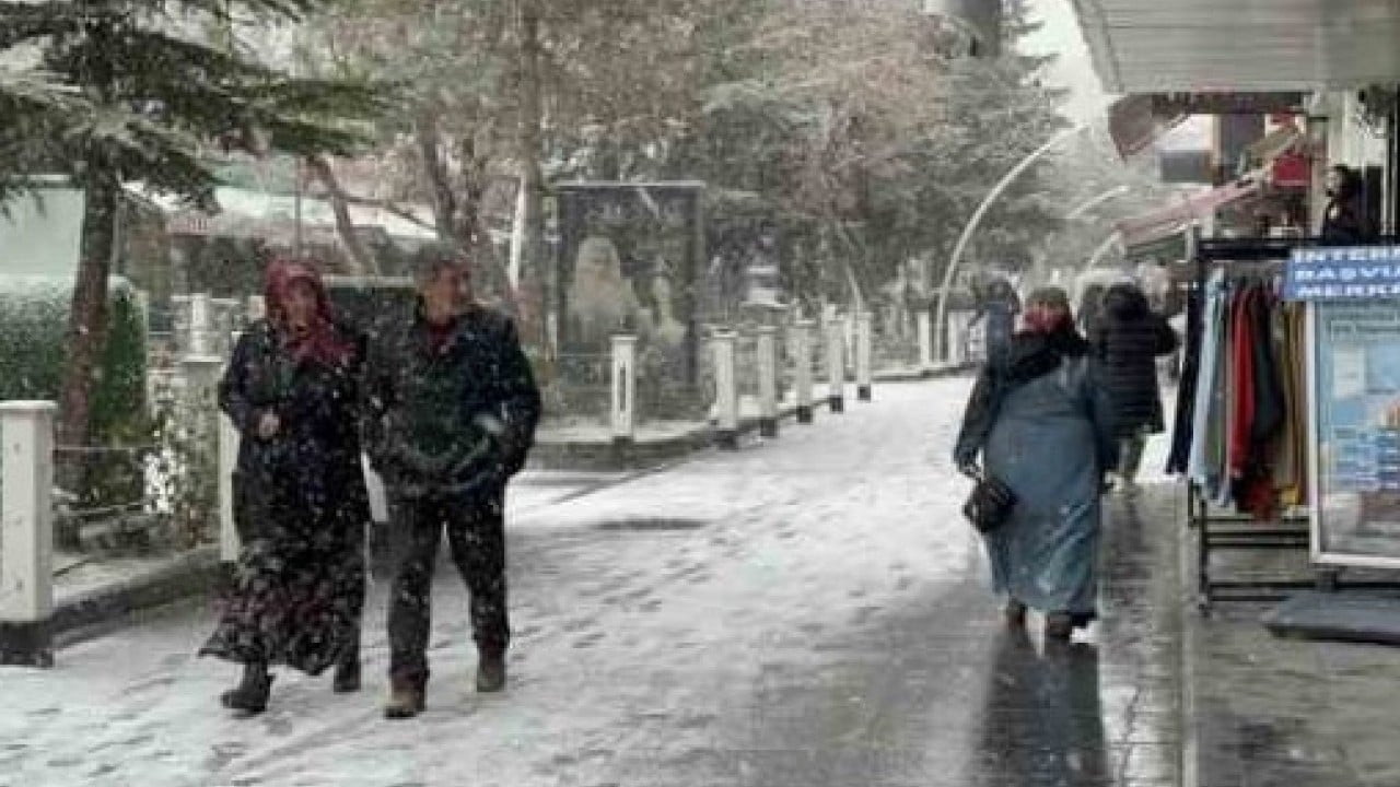 Foto - Kar etkisini göstermeye başladı! Kalınlık 20 santimi buldu!