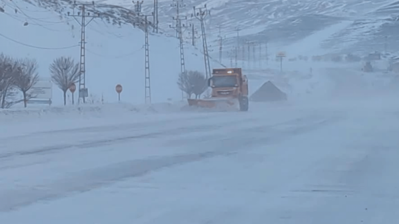 Foto - Kar etkisini sürdürüyor! Çok sayıda yerleşim yolu kapandı