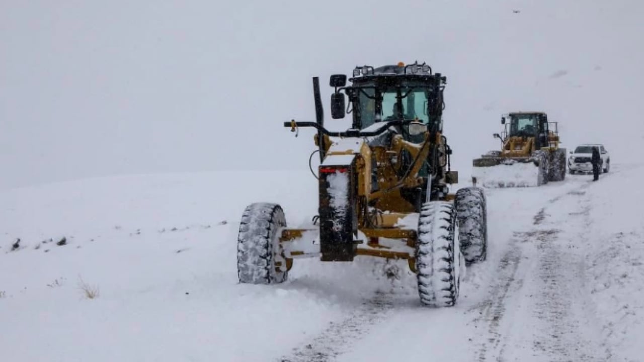 Foto - Kar etkisini sürdürüyor! Çok sayıda yerleşim yolu kapandı