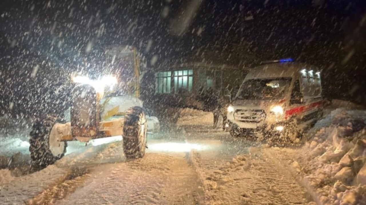 Foto - Kar etkisini sürdürüyor! Çok sayıda yerleşim yolu kapandı