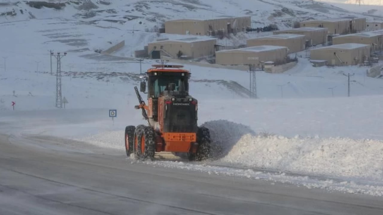Foto - Kar etkisini sürdürüyor! Çok sayıda yerleşim yolu kapandı