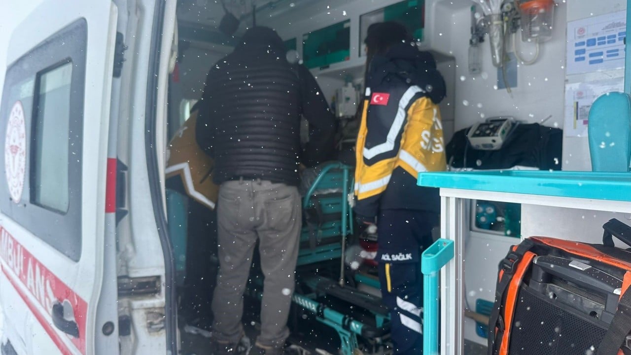 Foto - Kar kalınlığı 1 metreyi buldu! Ambulanslar yolda kaldı