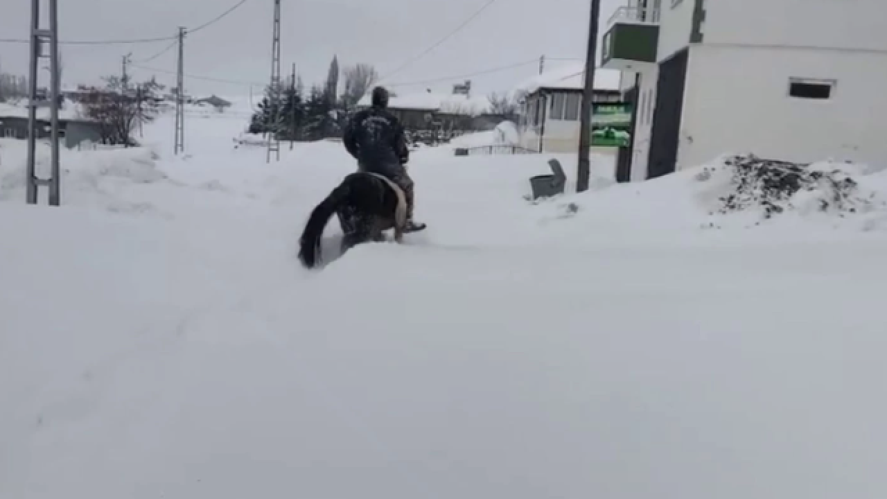 Kar kalınlığı 2 metreyi geçti! Son 15 yılın en kuvvetli yağışı oldu