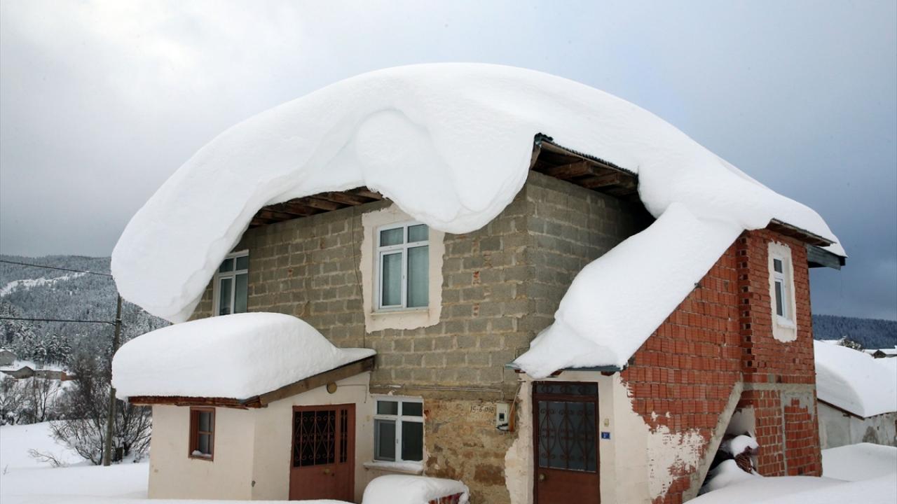 Foto - Kar kalınlığı bir metreyi aştı! Vatandaşlar kürekle mesaiye başladı