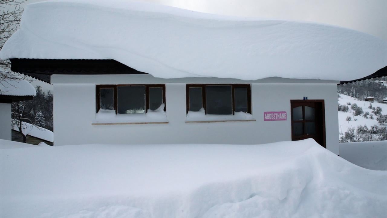 Foto - Kar kalınlığı bir metreyi aştı! Vatandaşlar kürekle mesaiye başladı