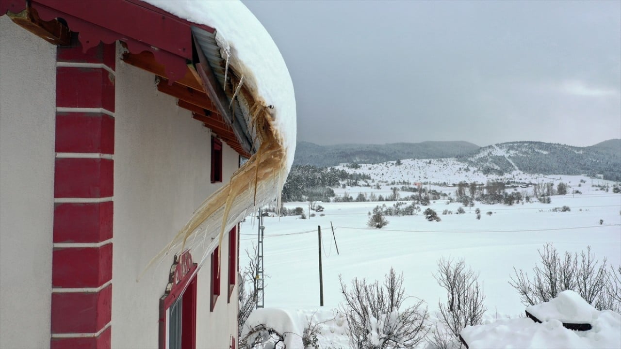 Foto - Kar kalınlığı bir metreyi aştı! Vatandaşlar kürekle mesaiye başladı