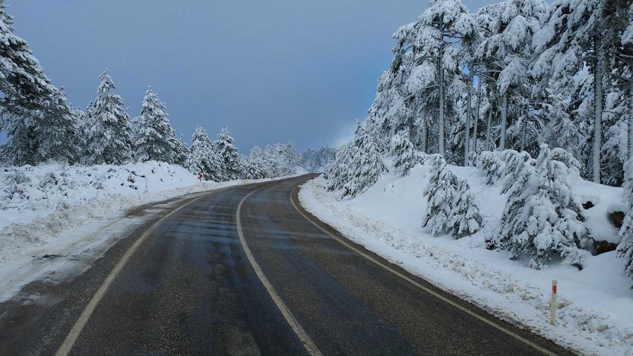 Foto - Kar nedeniyle kapanmıştı! 172 yerleşim yerine ulaşım başladı