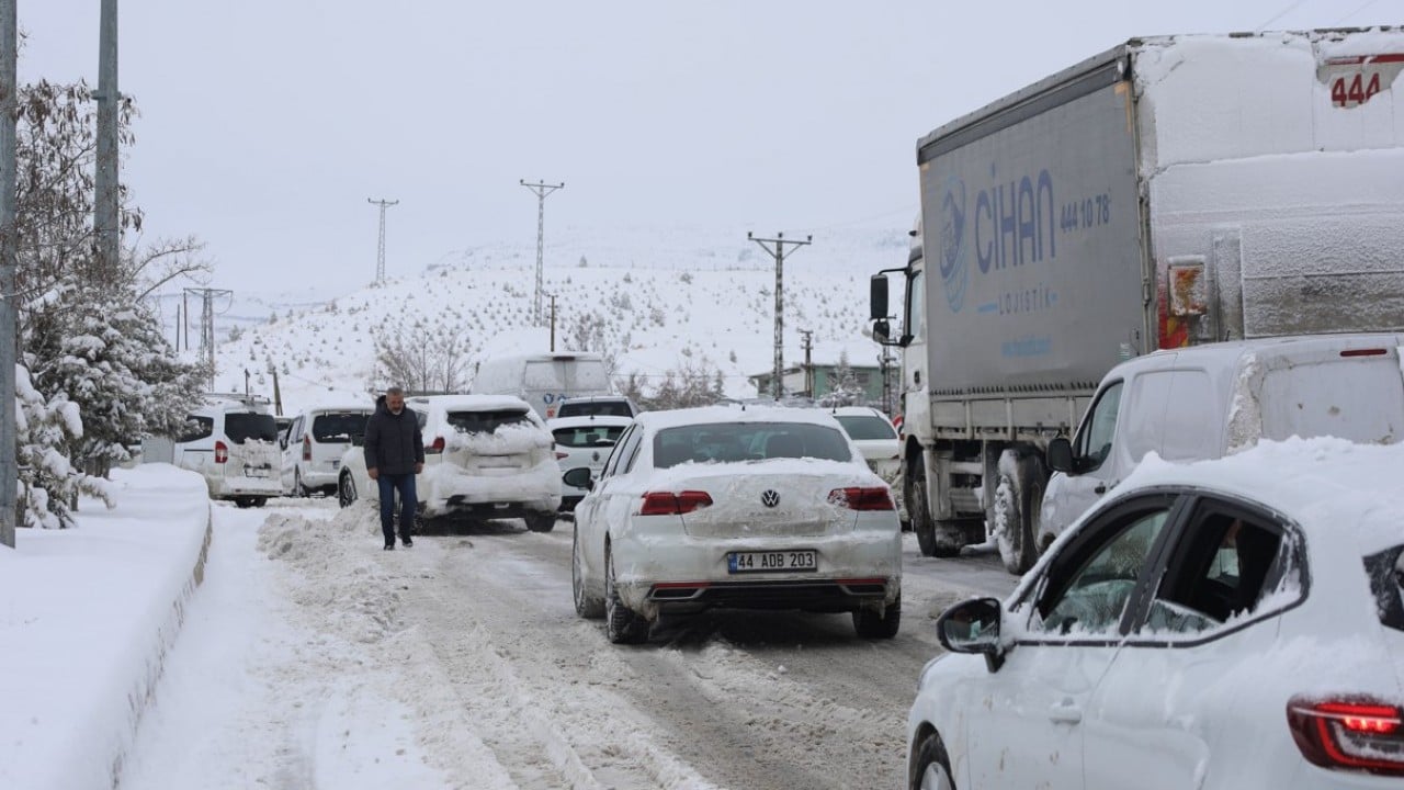 Foto - Kar nedeniyle kapanmıştı! İki il arasındaki kara yolu yeniden ulaşıma açıldı