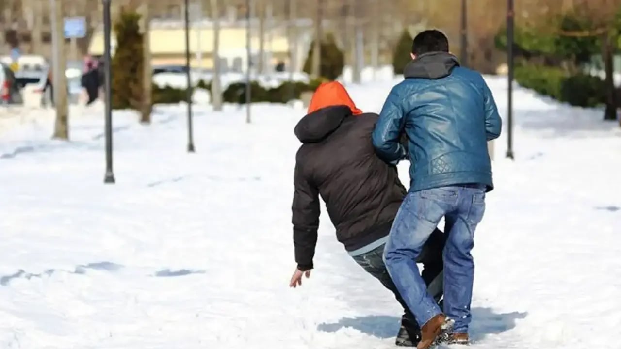 Foto - Kar üzerinde yapılan hata: Buz tutmuş su birikintilerini yeniden kontrol edin! Hemen müdahale edin