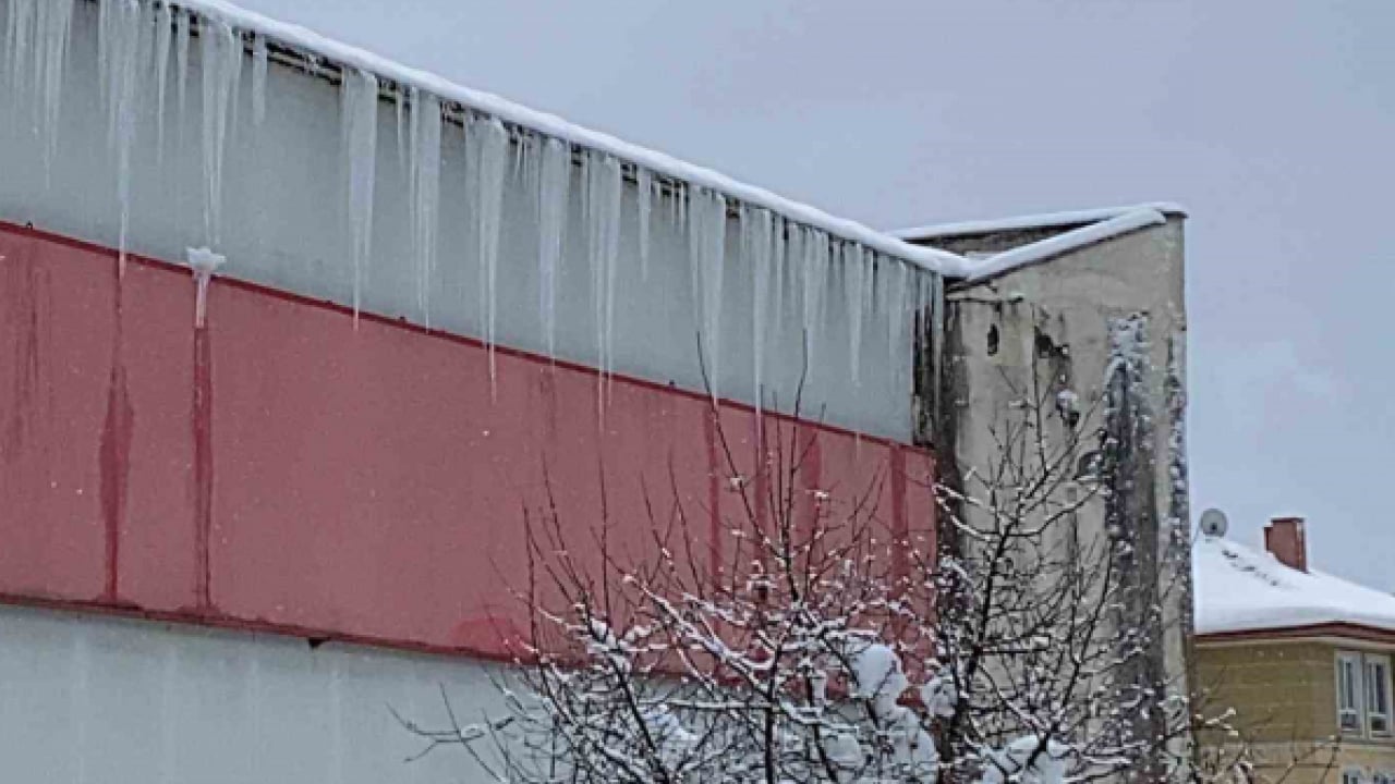 Foto - Kar ve sis balıkçıyı vurdu: Tekneler kıyıya çekildi! 5 gün avlanma yasağı geldi