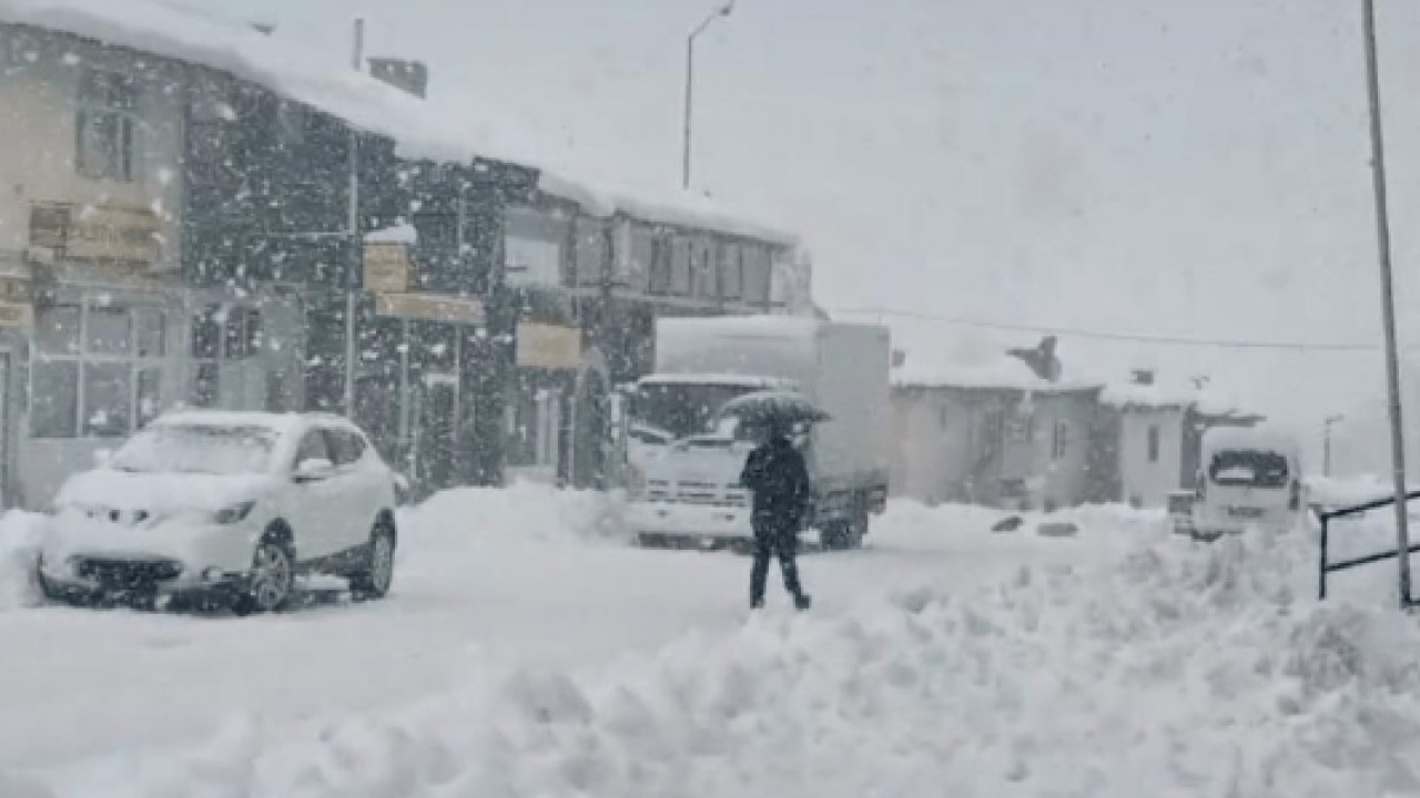Foto - Kar ve sis balıkçıyı vurdu: Tekneler kıyıya çekildi! 5 gün avlanma yasağı geldi