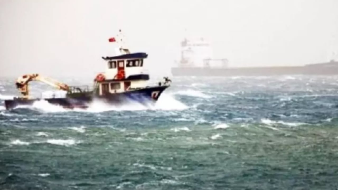 Foto - Kar ve sis balıkçıyı vurdu: Tekneler kıyıya çekildi! 5 gün avlanma yasağı geldi