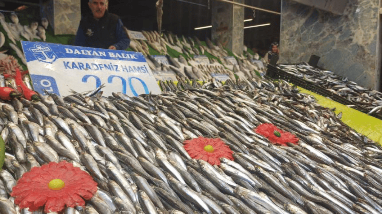 Foto - Kar yağdı balık tezgahları doldu taştı