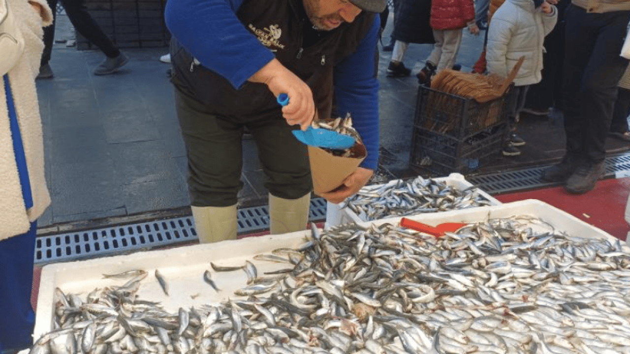 Foto - Kar yağdı balık tezgahları doldu taştı