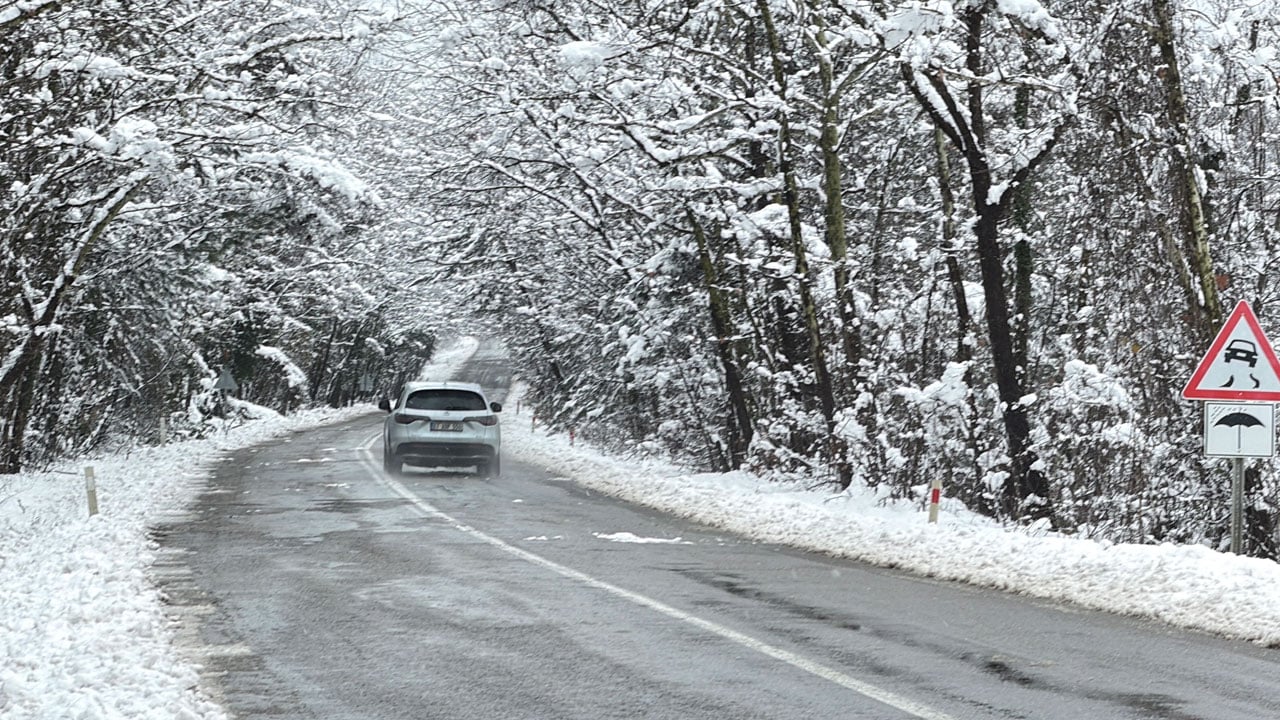 Foto - Kar yağınca masala döndü! "Ağaç tünel yol" büyüledi