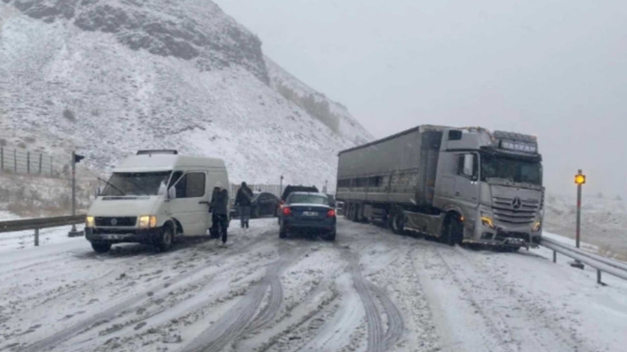 Kar yağışı çok fena bastırdı! 15 ilimiz aniden beyaza büründü