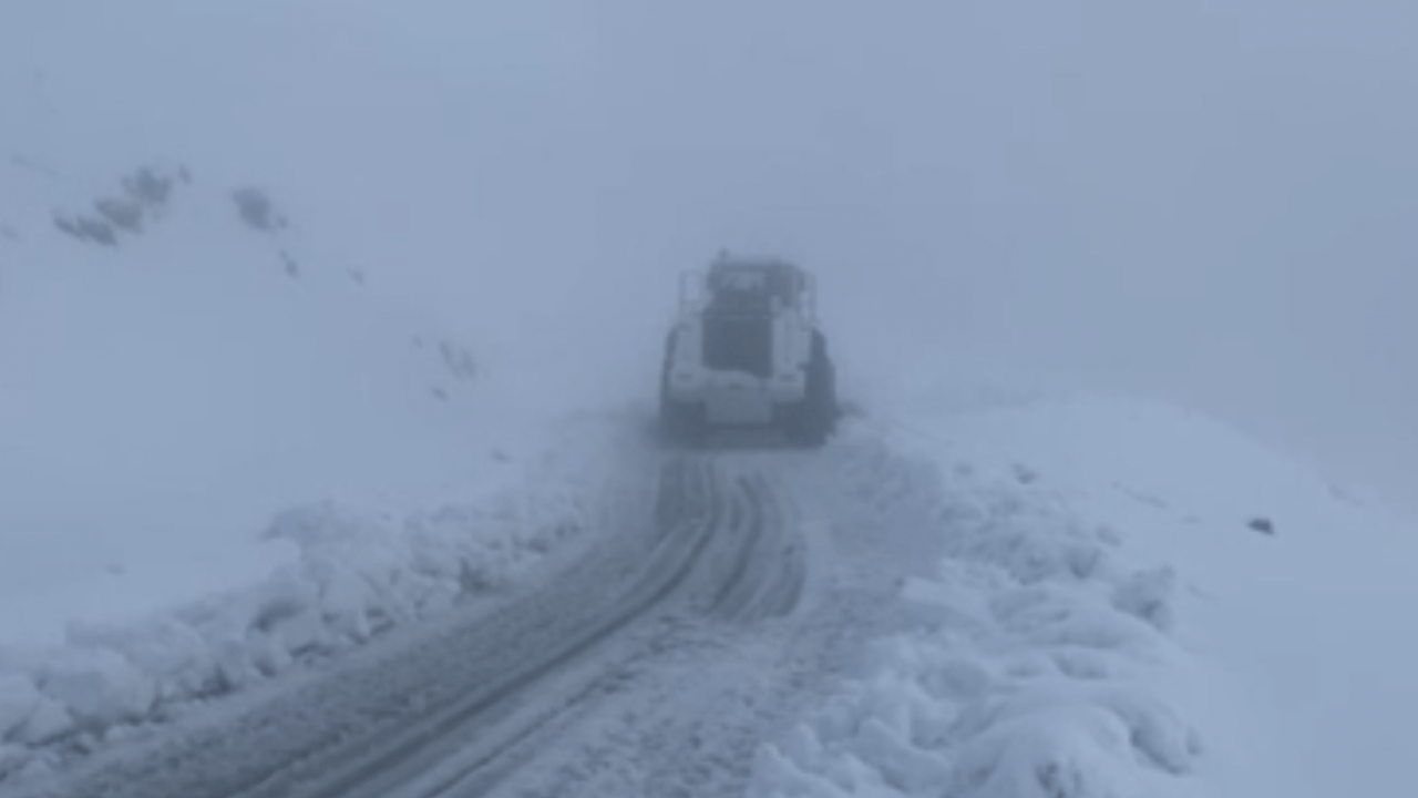 Foto - Kar yağışı ulaşımı felç etti: Yüksek rakımlı bölgelerde 2 günde hayat durdu