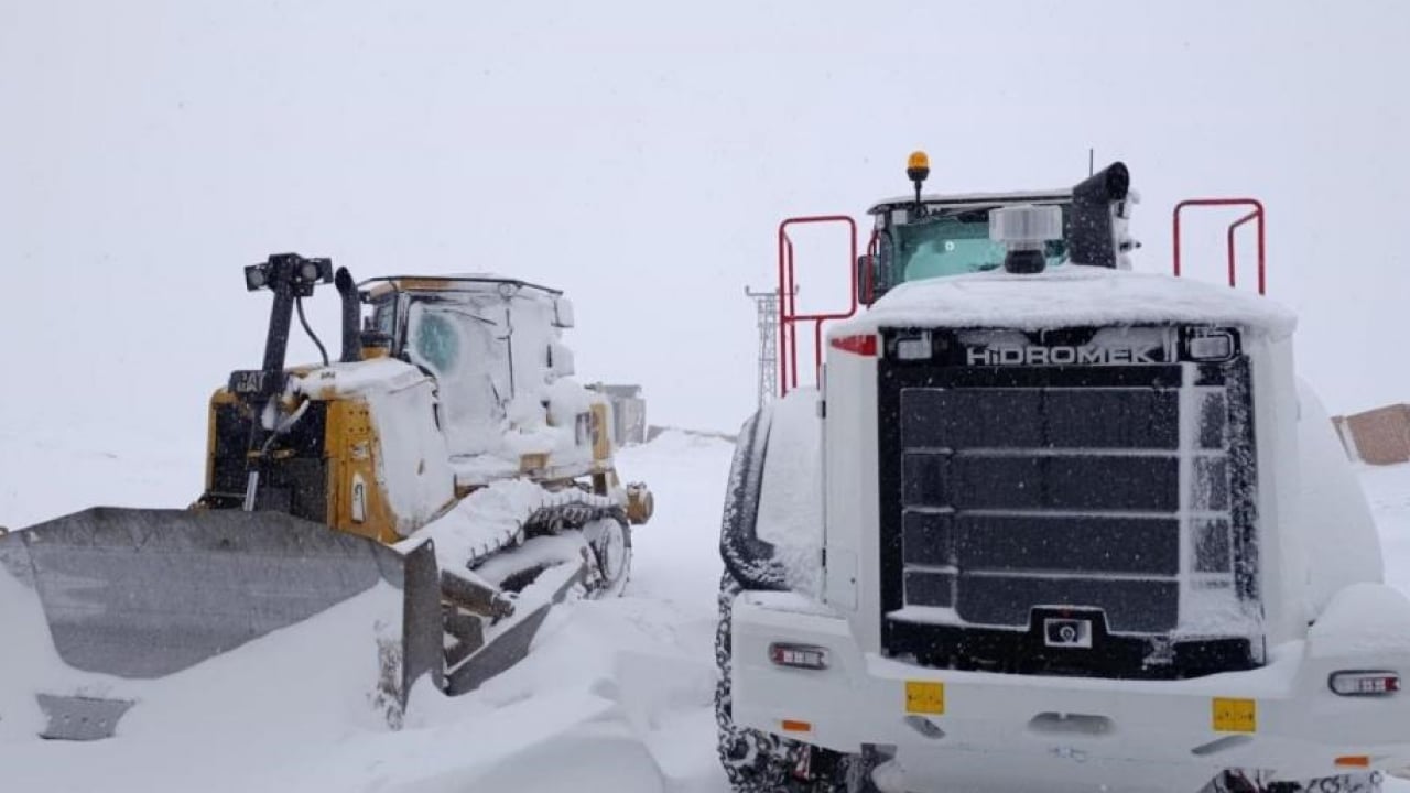 Kar yağışı ulaşımı felç etti: Yüksek rakımlı bölgelerde 2 günde hayat durdu