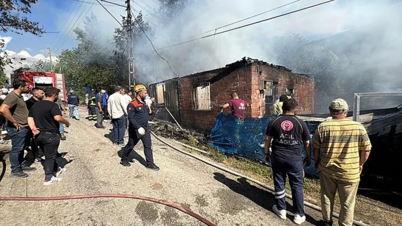 Foto - Karabük'te evde kilitli kalan bebek feci şekilde can verdi! Acılı anneannenin feryatları dağları taşları yırttı!