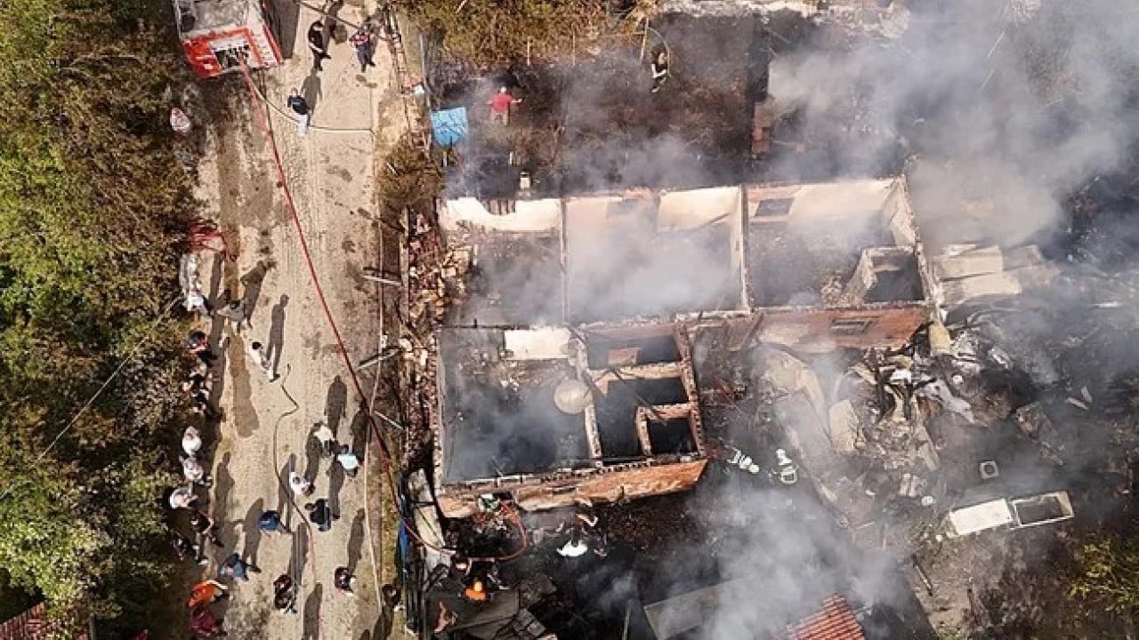 Foto - Karabük'te evde kilitli kalan bebek feci şekilde can verdi! Acılı anneannenin feryatları dağları taşları yırttı!