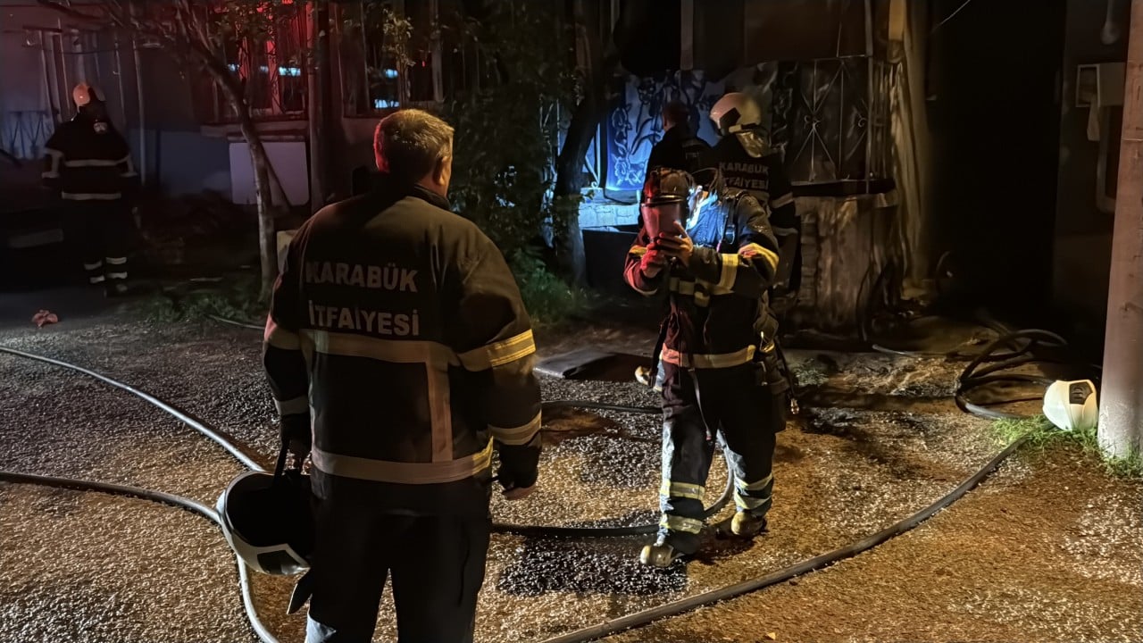 Foto - Karabük'te korku dolu anlar! Vatandaşlar sokağa döküldü
