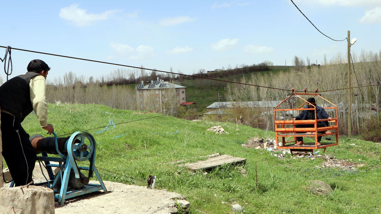 Foto - Karadeniz'de gördü Van'da yaptı! Yarım saatlik yolu 40 saniyeye indirdi