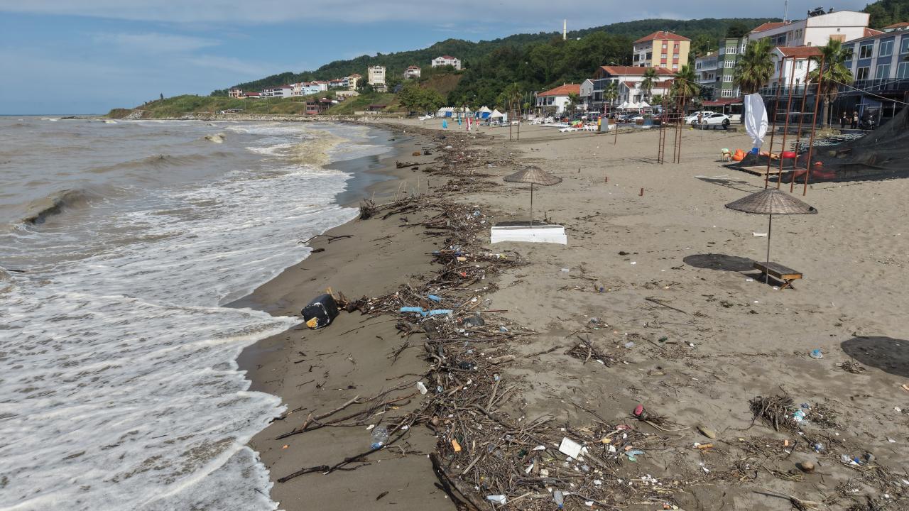 Foto - Karadeniz'de sağanak etkili oldu! Denizin rengi bile değişti