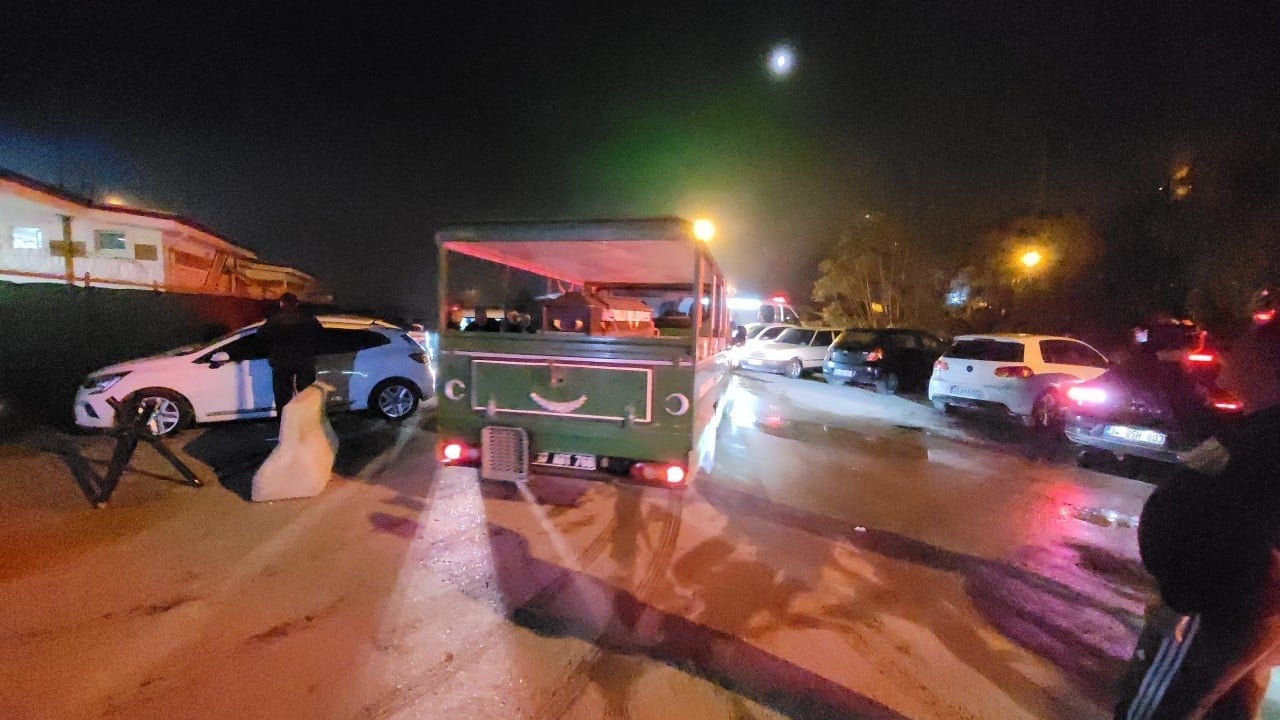 Foto - Karadeniz’de saldırıya uğrayan Türk teknesindeki yaralılara denizde müdahale