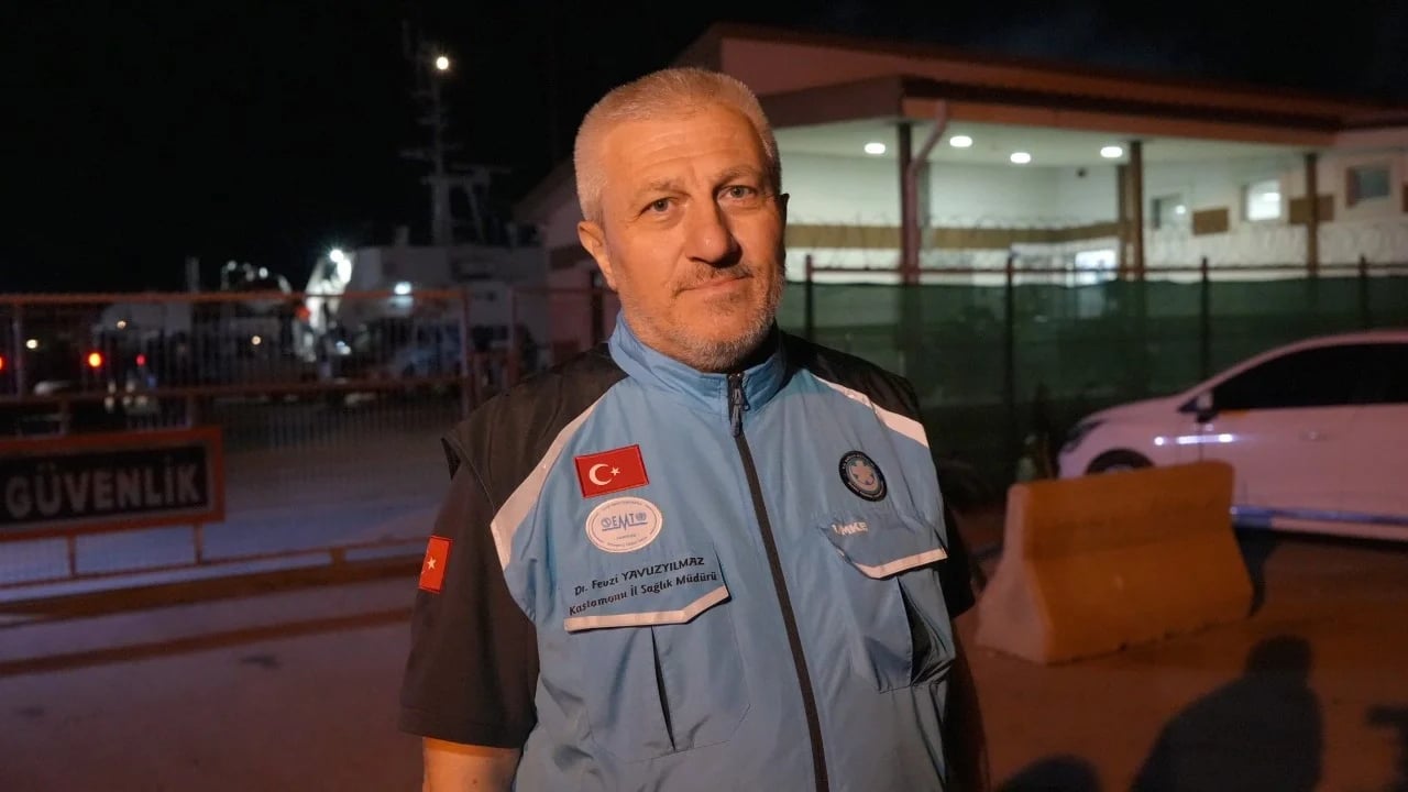 Foto - Karadeniz’de saldırıya uğrayan Türk teknesindeki yaralılara denizde müdahale