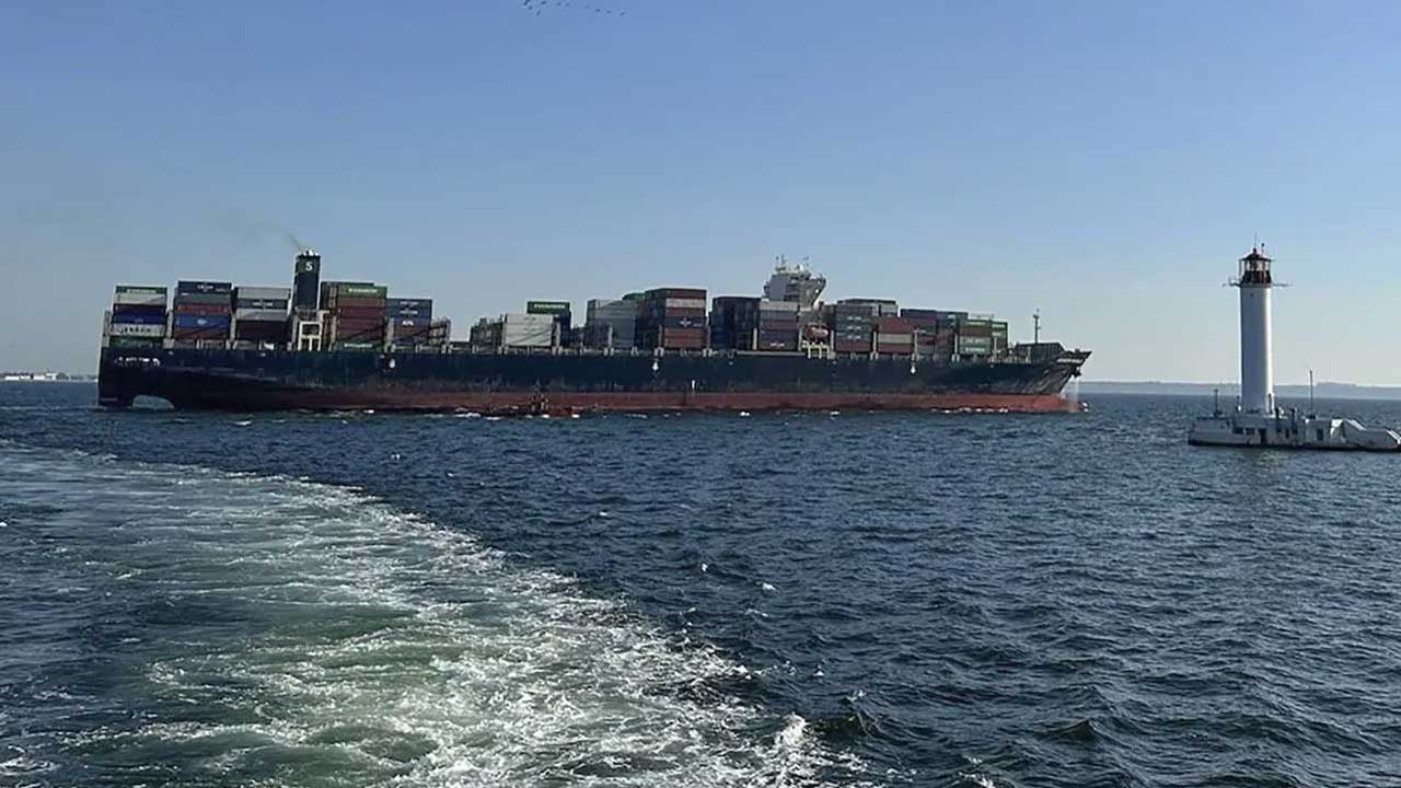 Foto - Karadeniz'de sular ısındı! Rusya'ya ait gemiye el konuldu