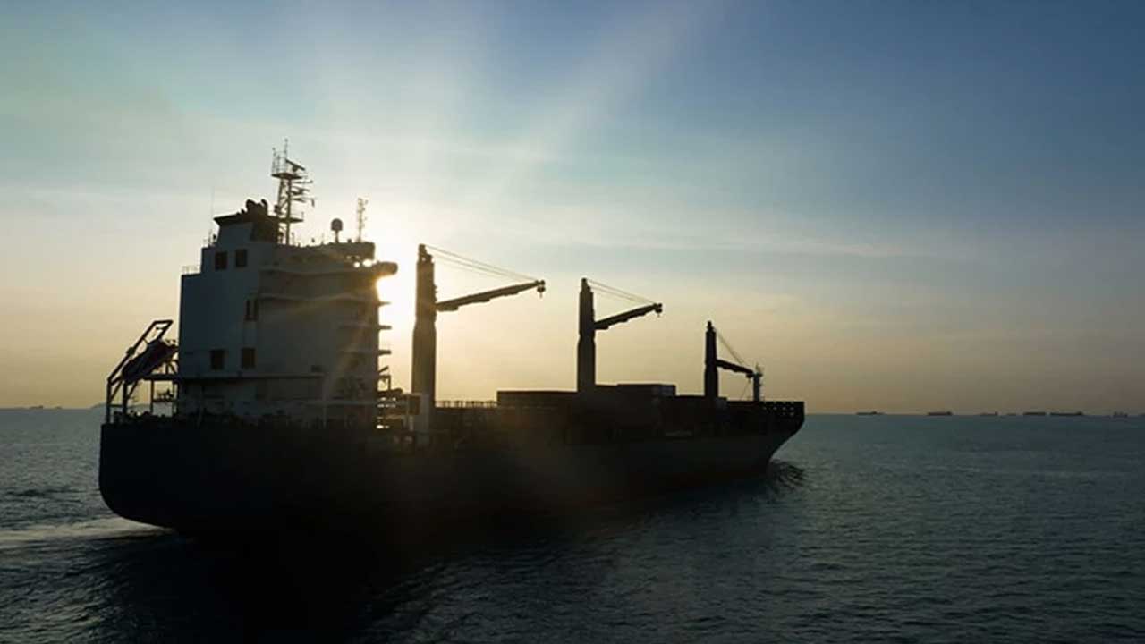 Foto - Karadeniz'de sular ısındı! Rusya'ya ait gemiye el konuldu