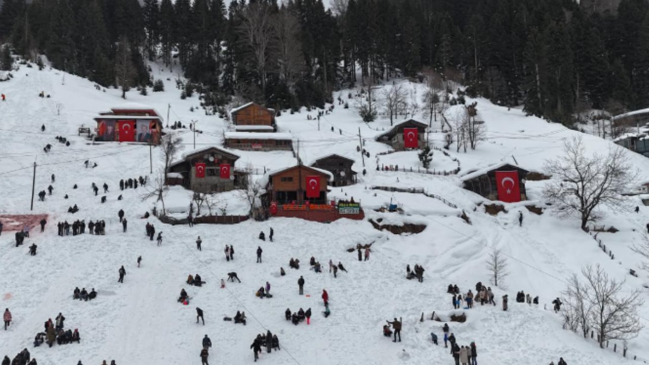 Foto - Karadeniz'in zirvesinde şenlik var: Kardan Adam Festivali coşkuyla başladı!