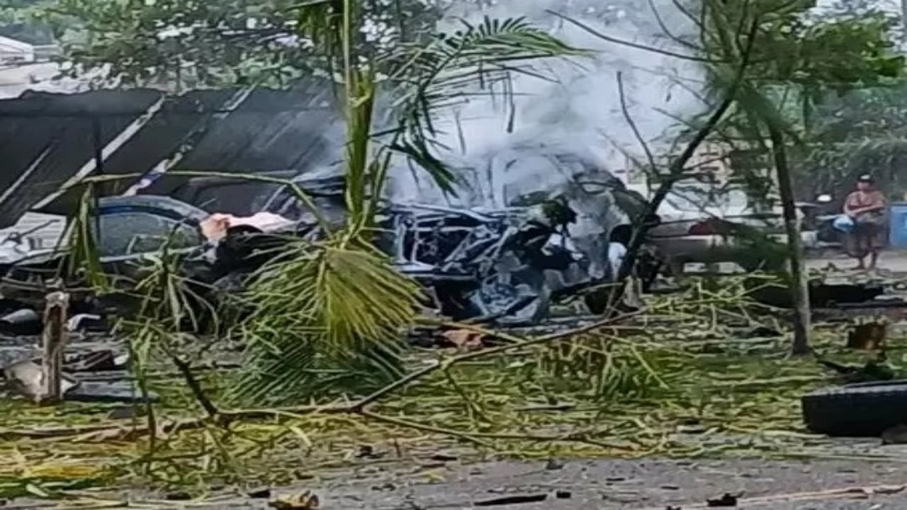 Foto - Karakolun önünde araç patladı! 3’ü polis 5 kişi hayatını kaybetti! İki ihtimal üzerinde duruluyor