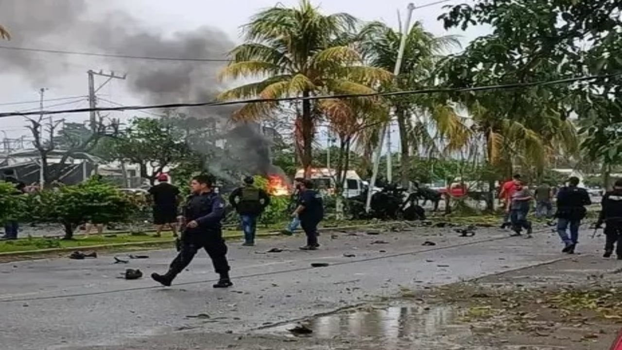 Foto - Karakolun önünde araç patladı! 3’ü polis 5 kişi hayatını kaybetti! İki ihtimal üzerinde duruluyor