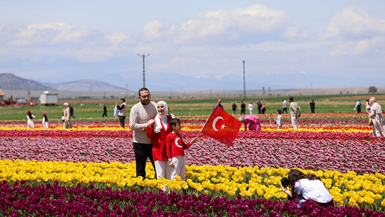 Karaman lale tarlalarıyla ziyaretçi çekiyor