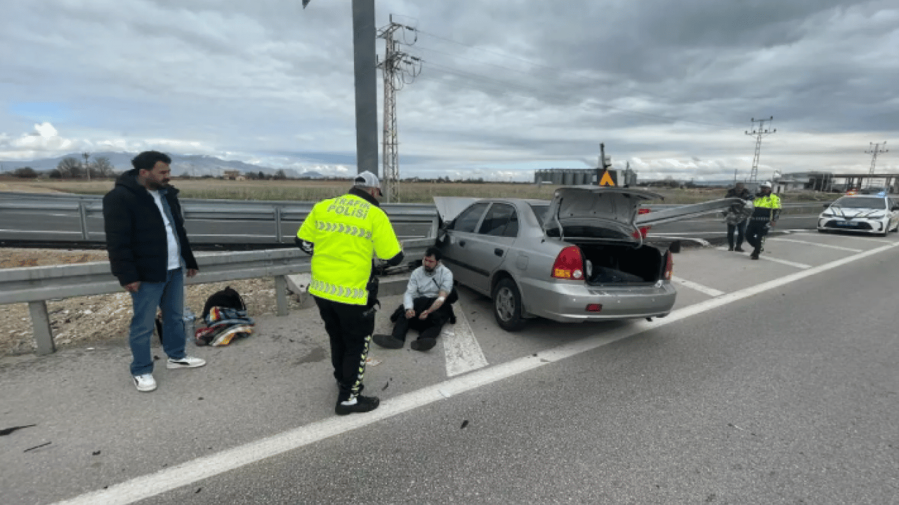 Foto - Karaman'da korkunç görüntü: Otomobil bariyere ok gibi saplandı!