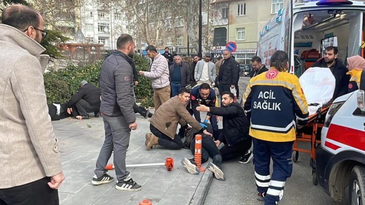 Foto - Karaman'da sokak ortasında infaz girişimi: Baba ve 3 oğlu kurşun yağmuruna tutuldu!