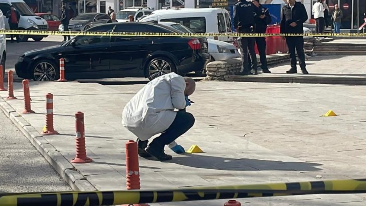 Foto - Karaman'da sokak ortasında infaz girişimi: Baba ve 3 oğlu kurşun yağmuruna tutuldu!