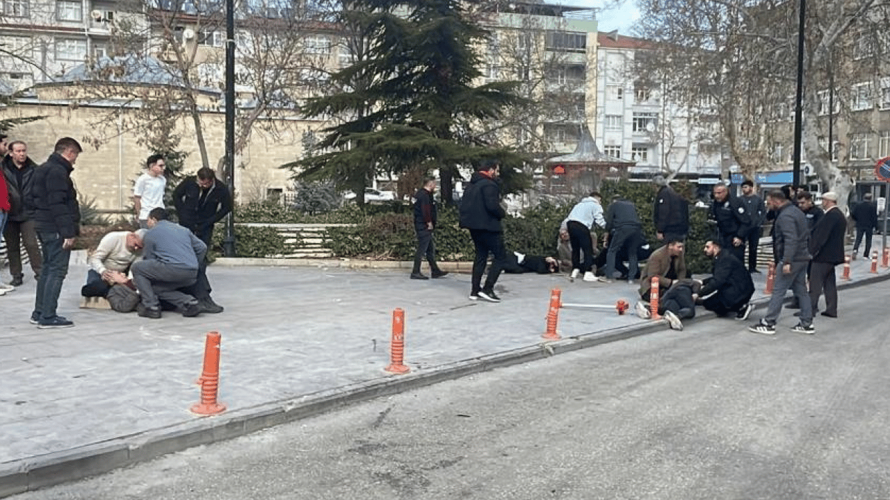 Foto - Karaman'da sokak ortasında infaz girişimi: Baba ve 3 oğlu kurşun yağmuruna tutuldu!