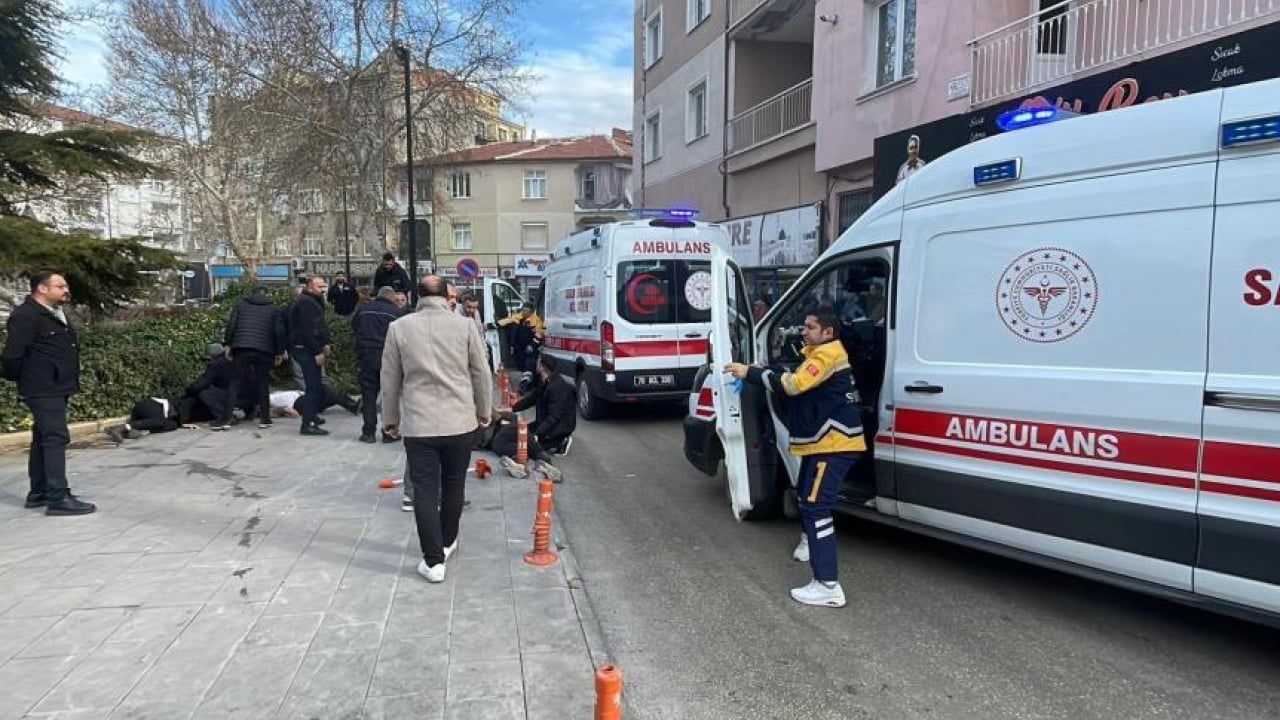 Foto - Karaman'da sokak ortasında infaz girişimi: Baba ve 3 oğlu kurşun yağmuruna tutuldu!