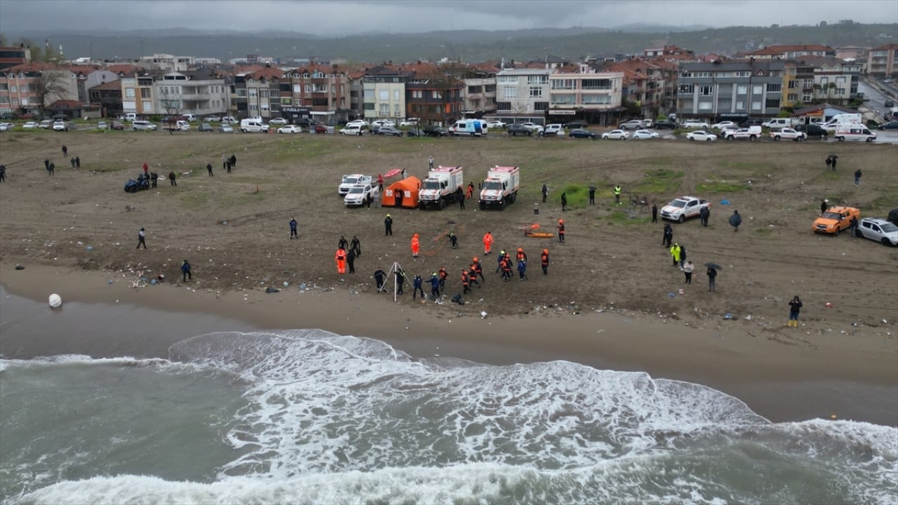 Foto - Karasu açıklarında can pazarı! Dev gemideki 8 personel böyle kurtarıldı!