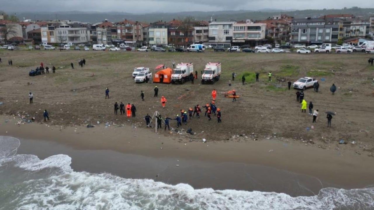 Foto - Karaya oturan gemide mürettebat tahliye ediliyor