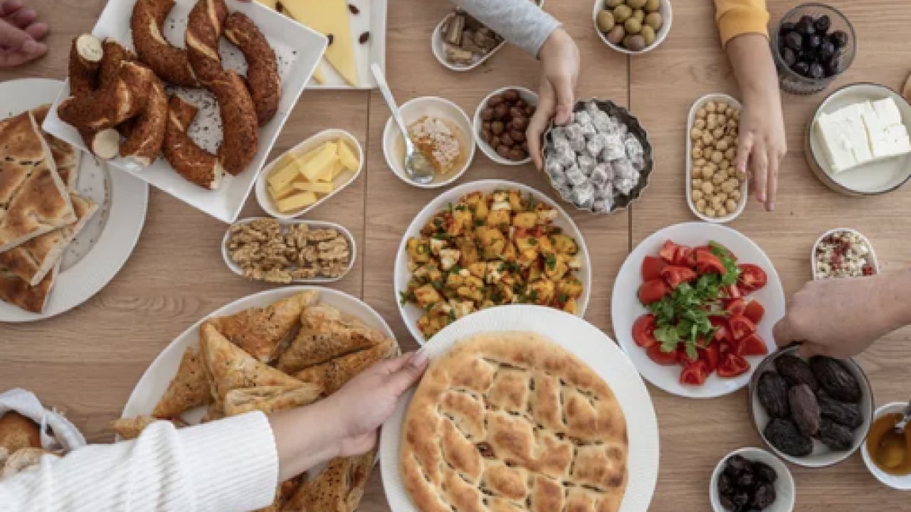 Foto - Karbonhidrat, protein ve yağ... Sağlıklı beslenme zor değil: Popüler diyetlere kanmayın