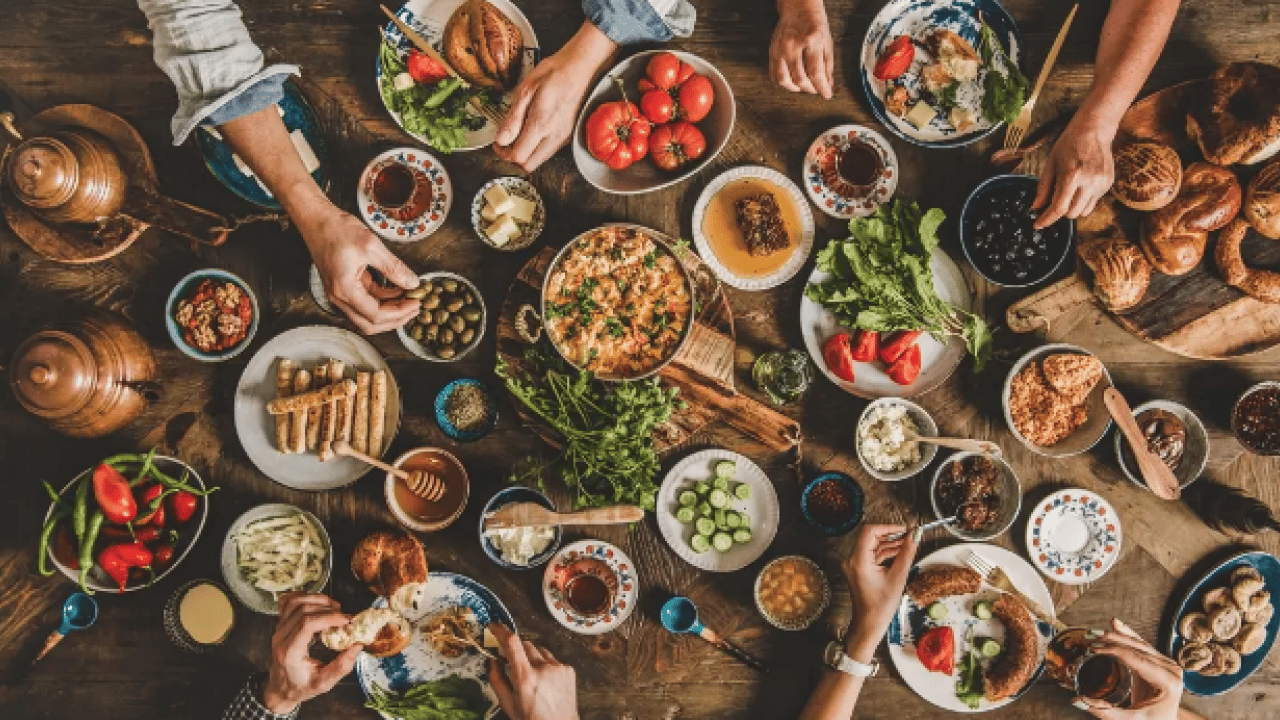 Foto - Karbonhidrat, protein ve yağ... Sağlıklı beslenme zor değil: Popüler diyetlere kanmayın